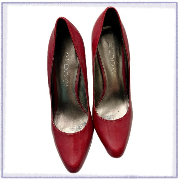 Red Patent Leather Heels 👠 - Picture 2 of 6